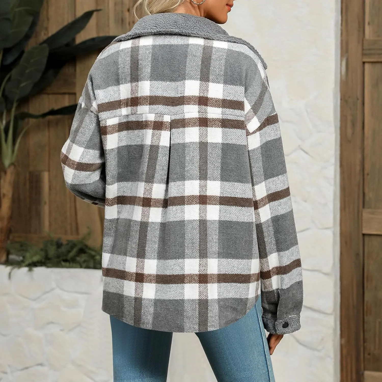 Women 2024 Hooded Flannel Jacket Warm Sherpa Shacket Fleece Lined Button Down Plaid Coat Trendy Fall Winter Outfits